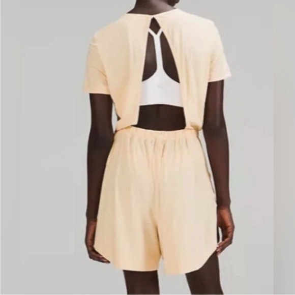 Lululemon Lightweight High Neck Romper Prosecco Open Back Cream Yellow Sz 10 - Picture 1 of 15